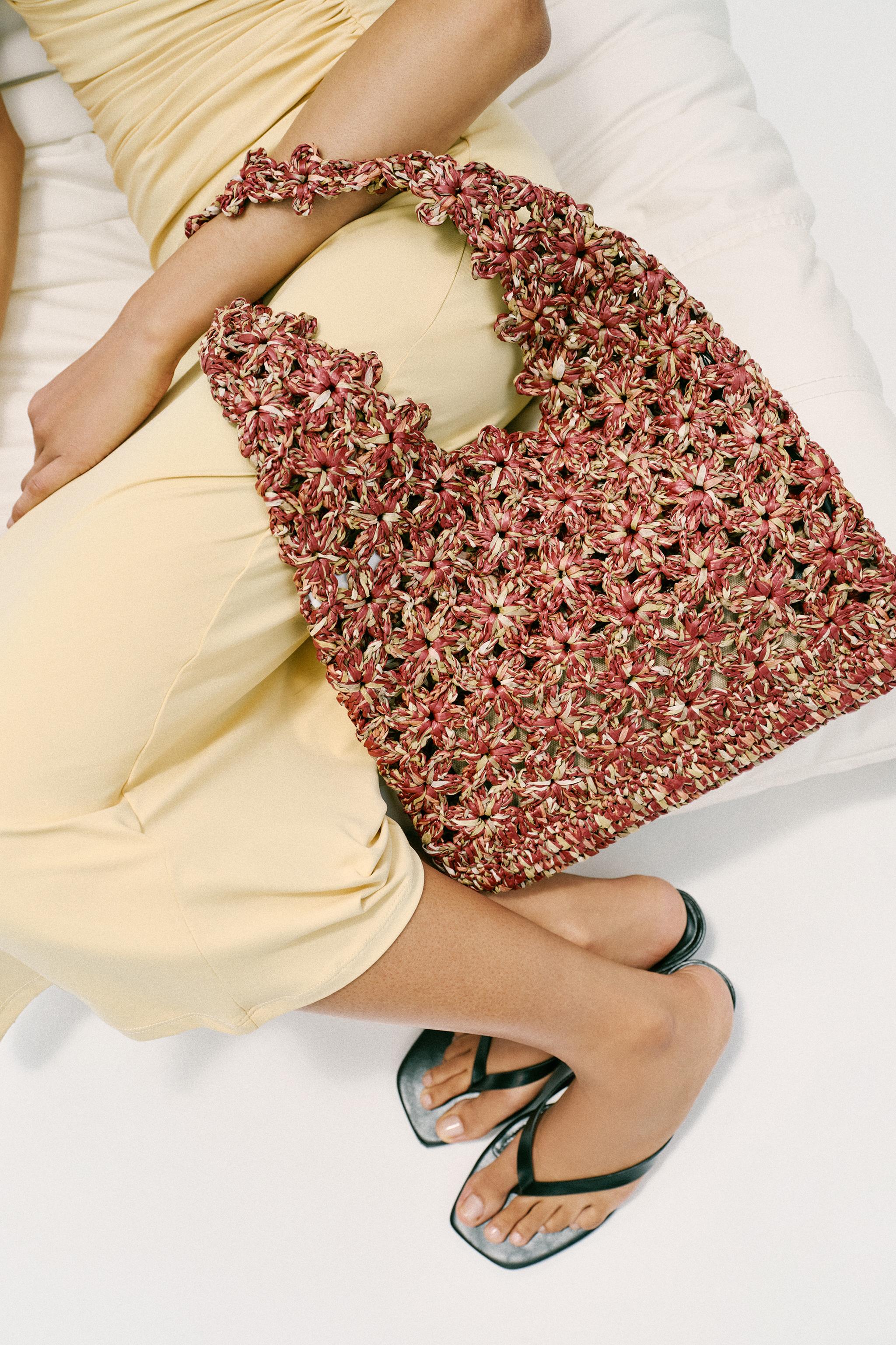 RAFFIA BUCKET BAG
